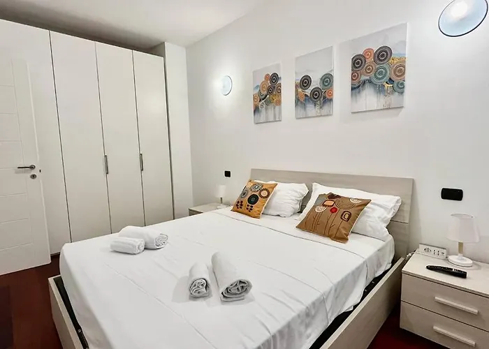Apartment Station, 4-bed With Terrace *