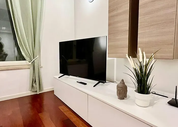 Station, 4-bed With Terrace Apartment *