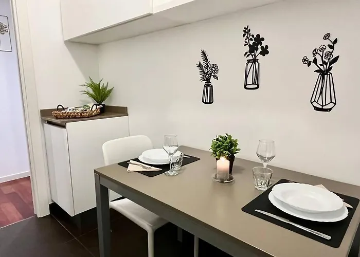 Station, 4-bed With Terrace Apartment *